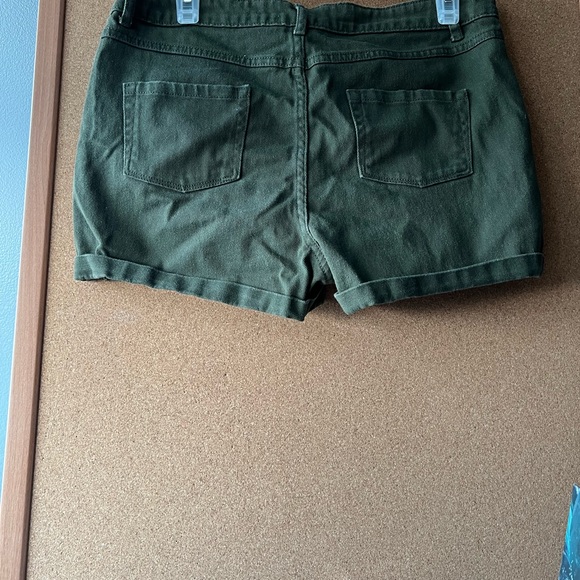 Women’s shorts.. - Picture 2 of 4